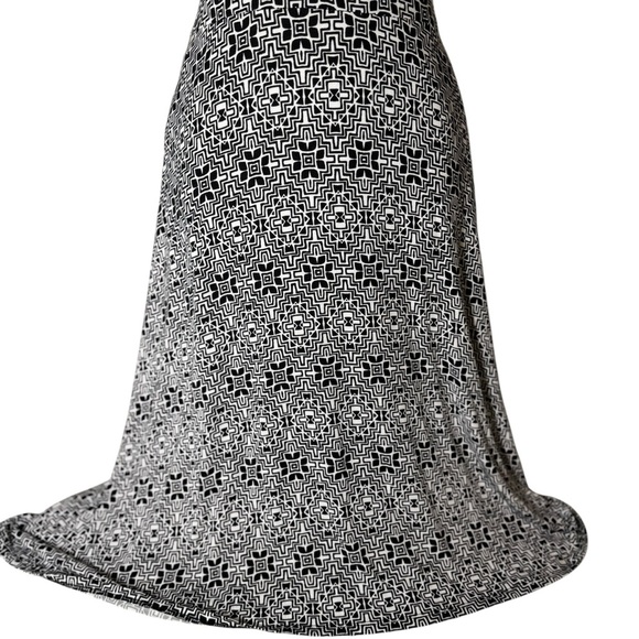 Maeve Black and White Midi Dress - Picture 5 of 11